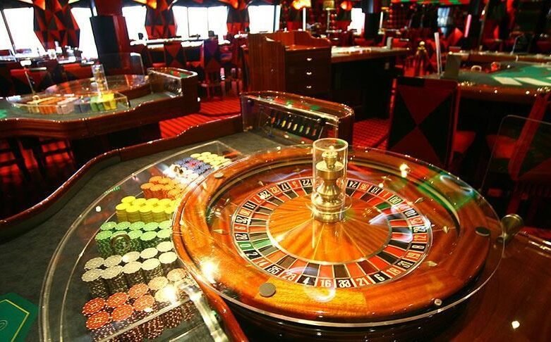 The Evolution of Casinos: From Gaming Halls to Entertainment Empires